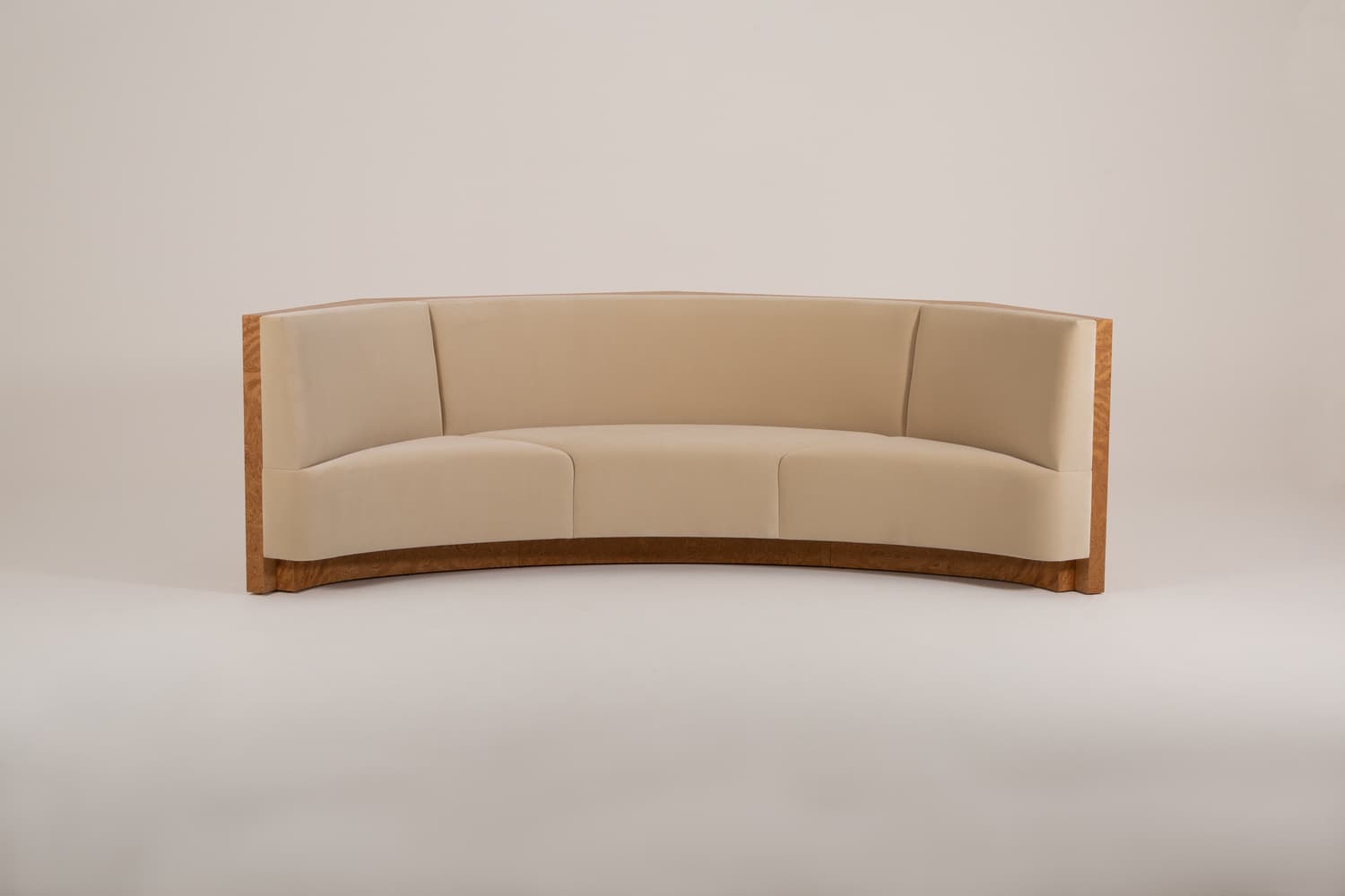 CROISSANT_SOFA_TOKYO_SOPHIEDRIES_LAVAL_01.jpg