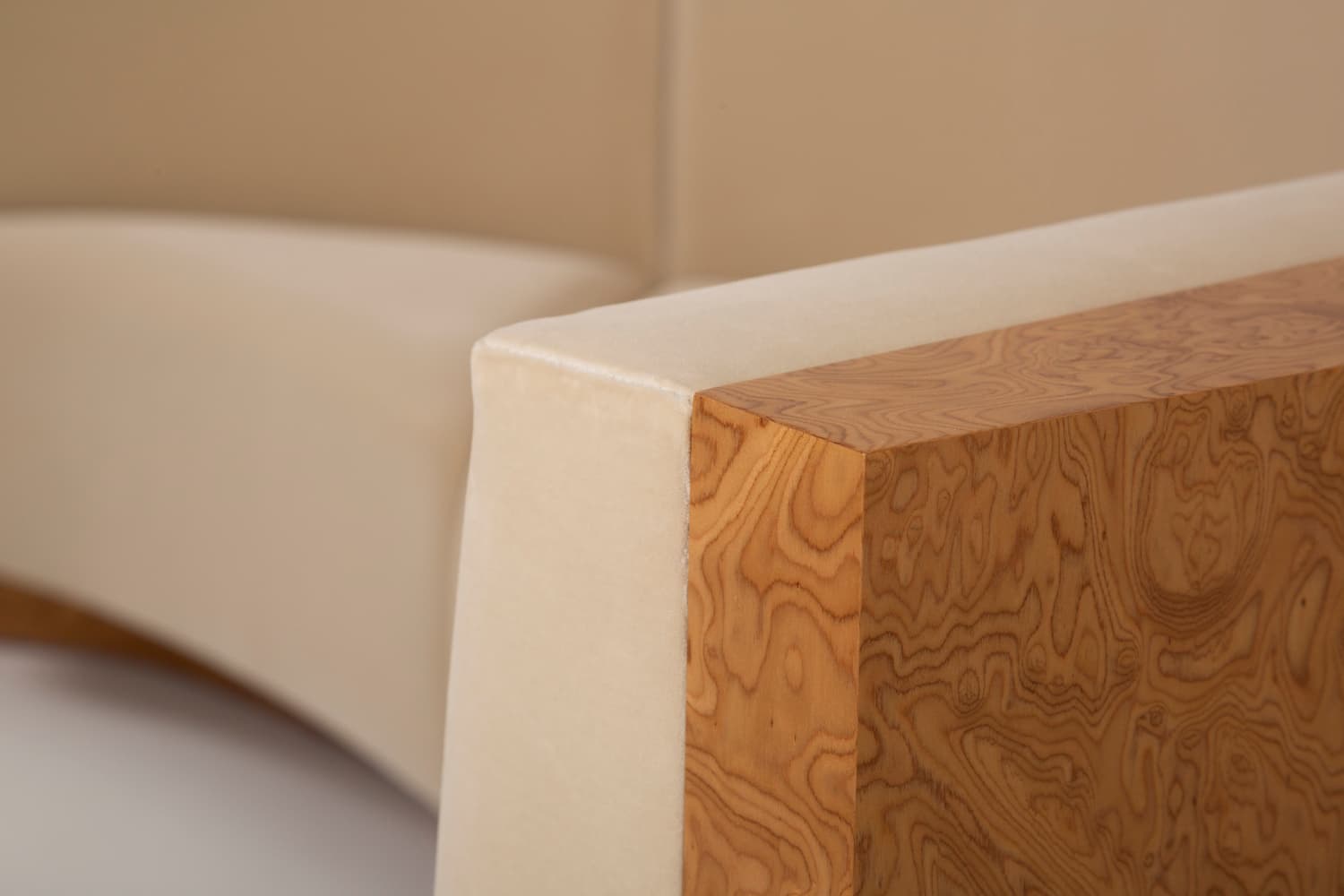 CROISSANT_SOFA_TOKYO_SOPHIEDRIES_LAVAL_03.JPG
