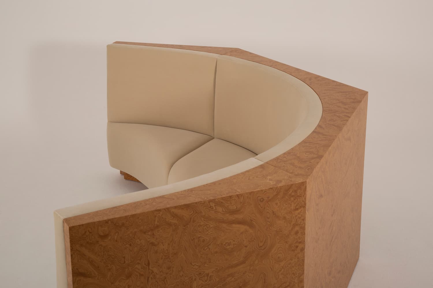 CROISSANT_SOFA_TOKYO_SOPHIEDRIES_LAVAL_07.jpg