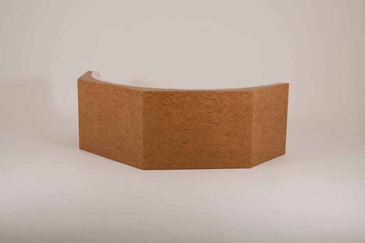 CROISSANT_SOFA_TOKYO_SOPHIEDRIES_LAVAL_08.jpg