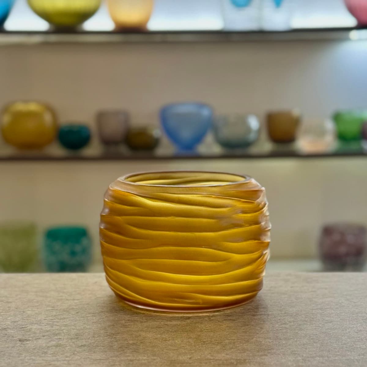 micheluzzi_glass_pozzo_ambra_onde_1.jpg