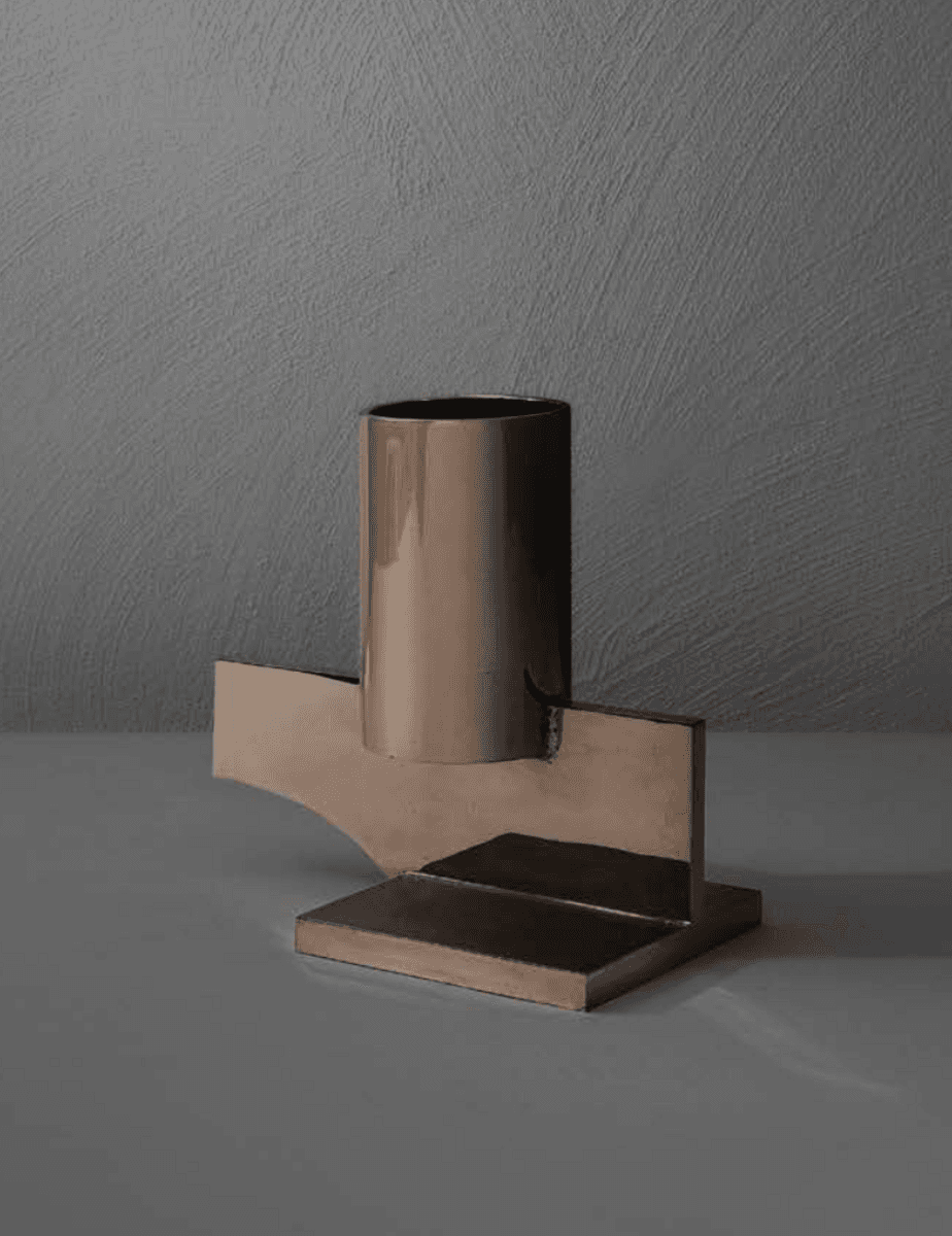 Case series, obj. no 3 (vase)