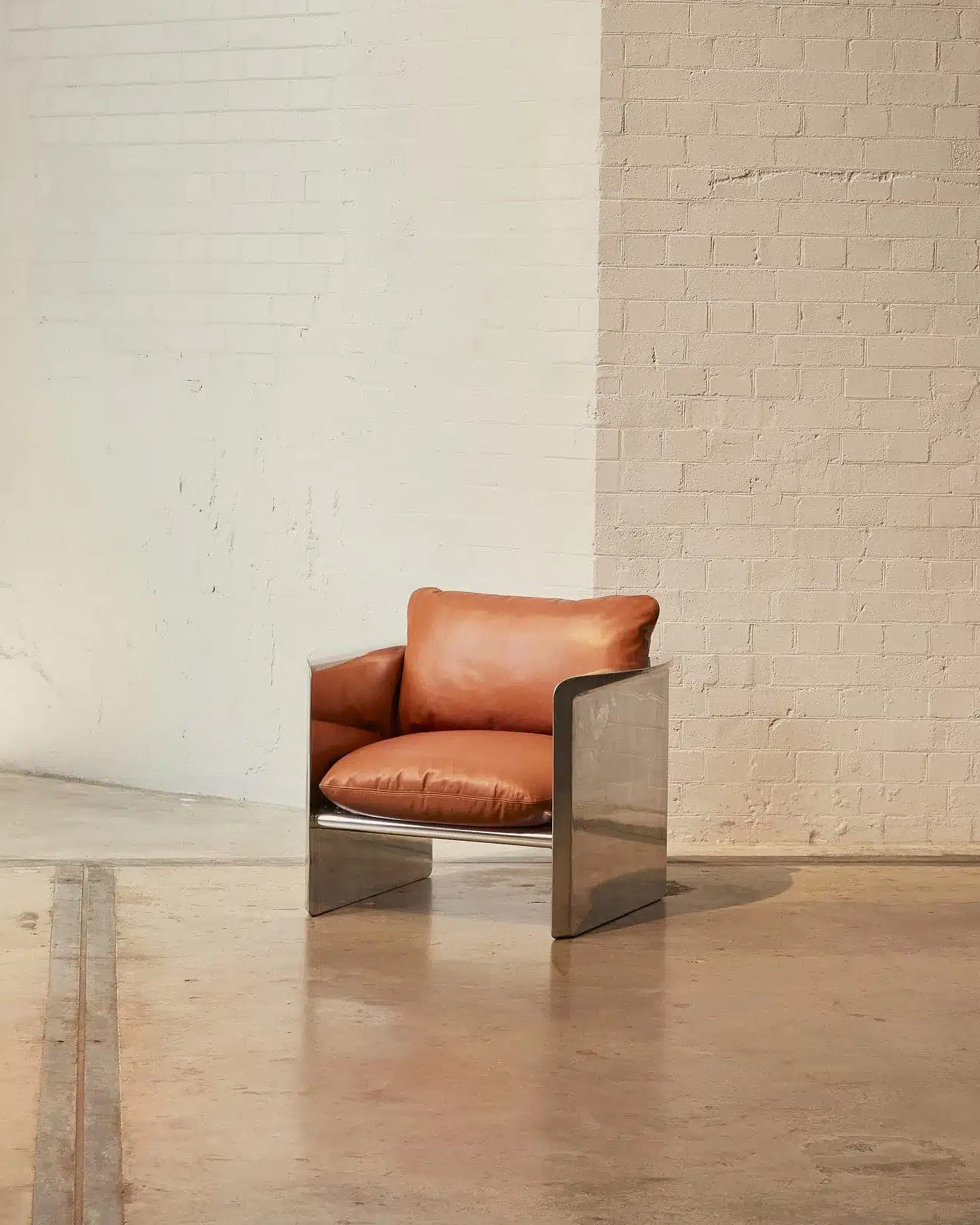 galeriejoseph.com-cove-collection-unalcova-di-metallo-firmata-tom-fereday-acumen-magazine-tom-fereday-design-londres-siege-scaled copy.jpg