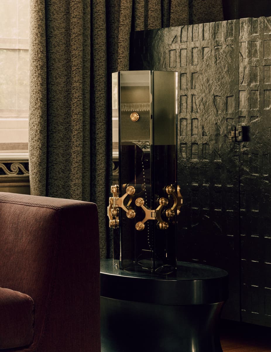 FERRIC GLASS TAMPLE LAMP